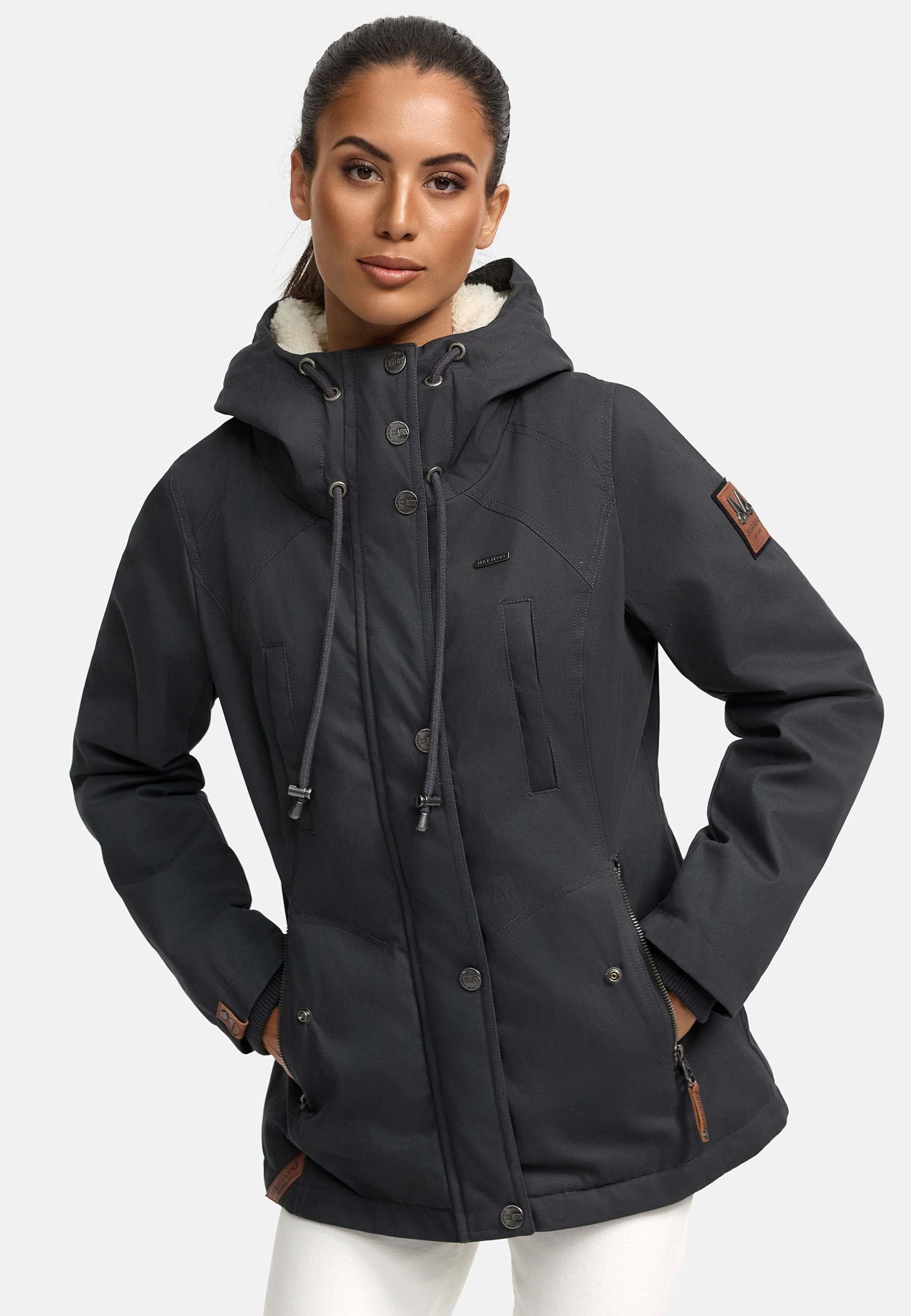 Marikoo Winterjacke - Modell Bikoo: sportlich taillierter Damenparka mit kuscheligem Teddyfleece, wasserabweisendem Obermaterial und langer Passform.
