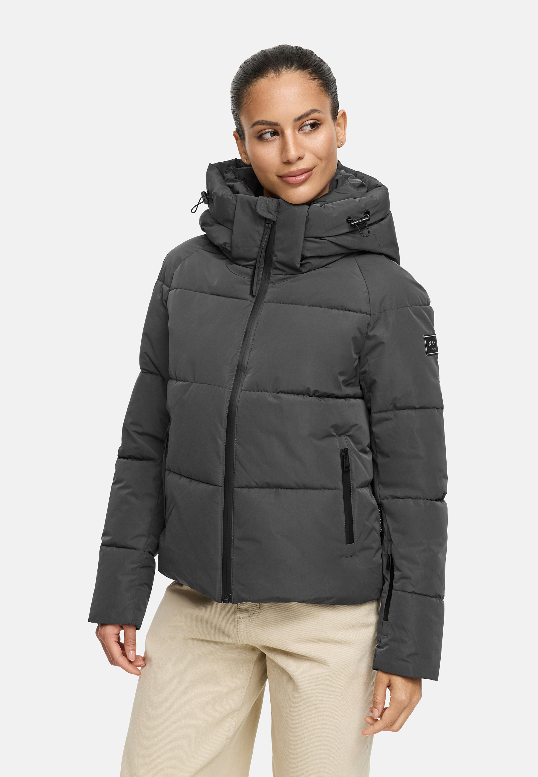 Navahoo Frostherz Damen Winterjacke – zeitlos elegante, wasser- und windabweisende Steppjacke mit Kapuze, hohem Kragen und funktionalen Reißverschlüssen, perfekt für kalte Tage.