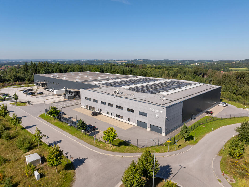 Luftaufnahme YOUMODO Logistik Gebäude in Windorf